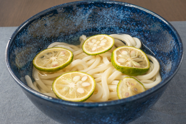 冷やしすだちうどん